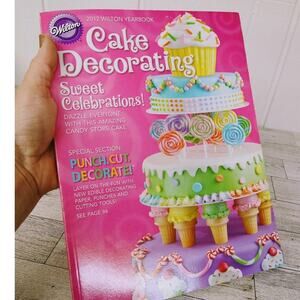 Wilton Yearbook 2012 Cake Decorating Birthday Wedding Christmas Easter Halloween